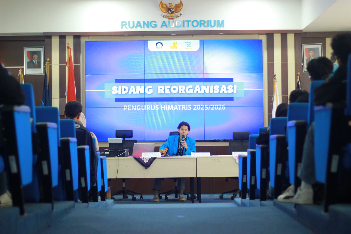 Augie saat sidang reorganisasi HIMATRIS